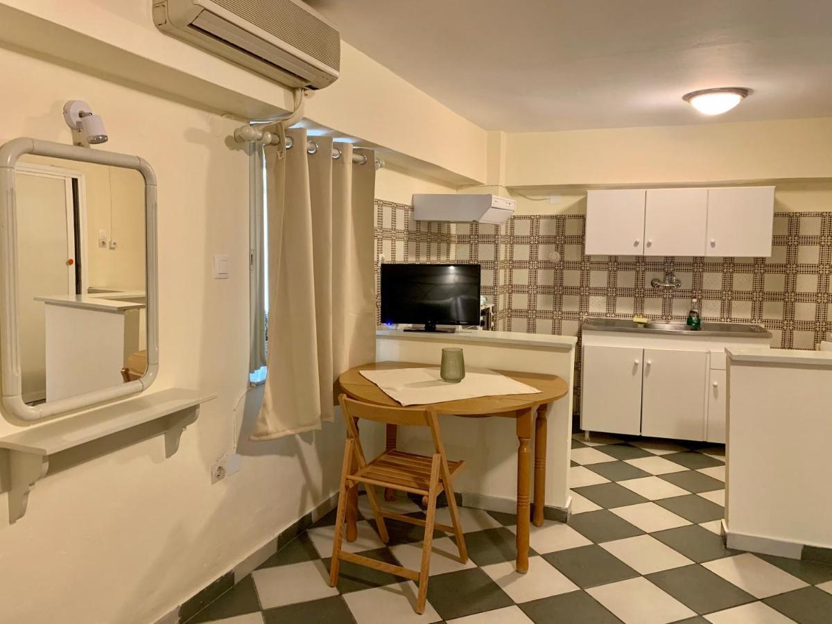 Costas Rooms Aegina Exterior foto
