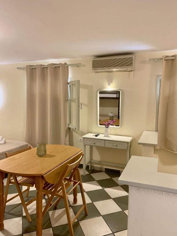 Costas Rooms Aegina Exterior foto