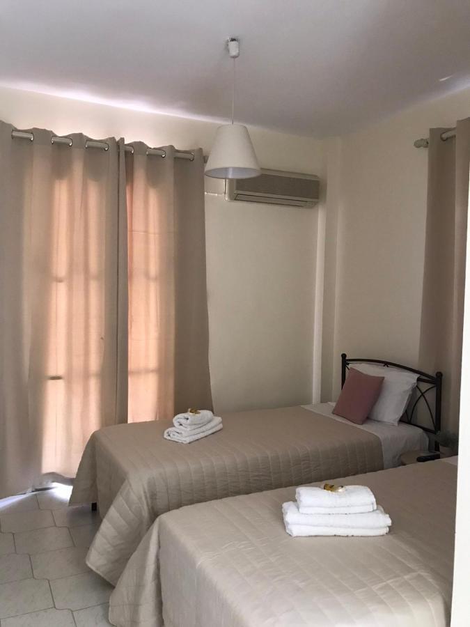 Costas Rooms Aegina Exterior foto