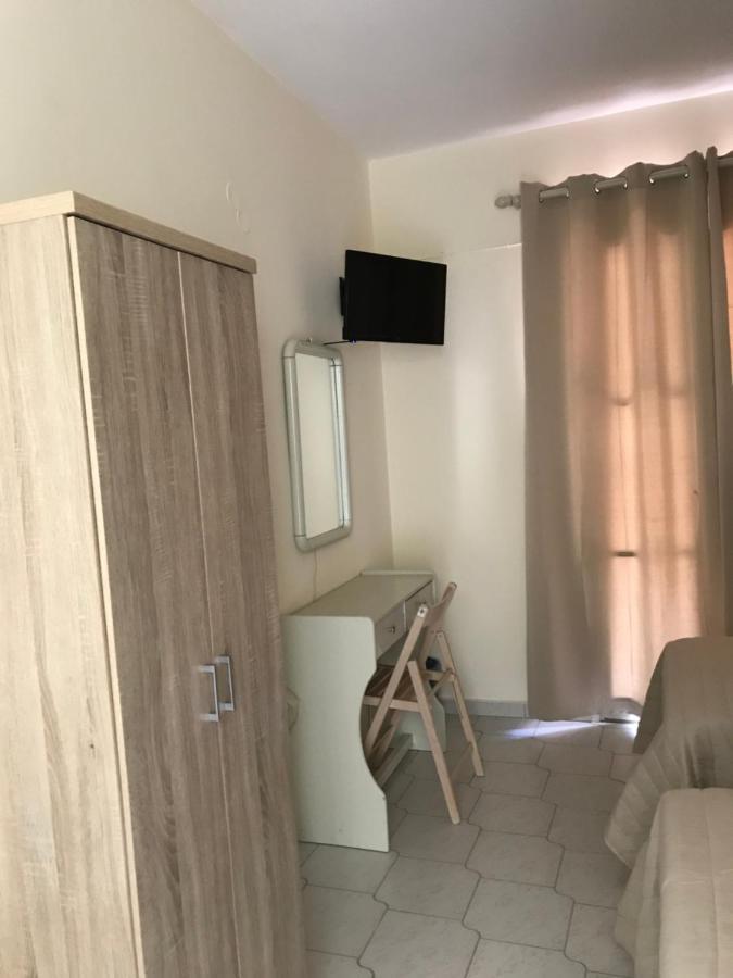 Costas Rooms Aegina Exterior foto