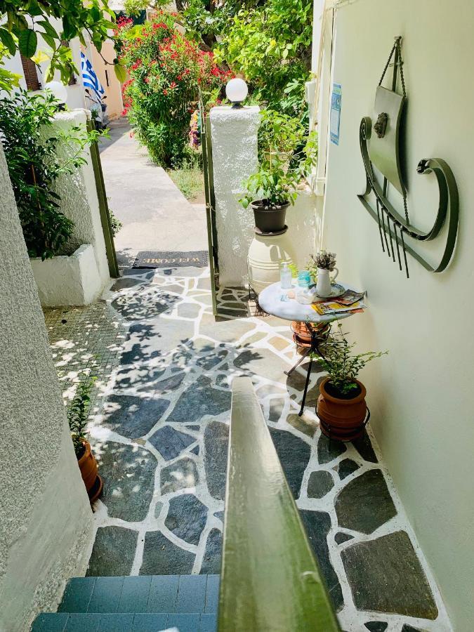 Costas Rooms Aegina Exterior foto