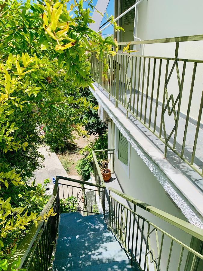 Costas Rooms Aegina Exterior foto